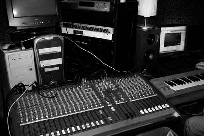 JDVS music production studio setup in 2003 during his early computer-based electronic music production period.